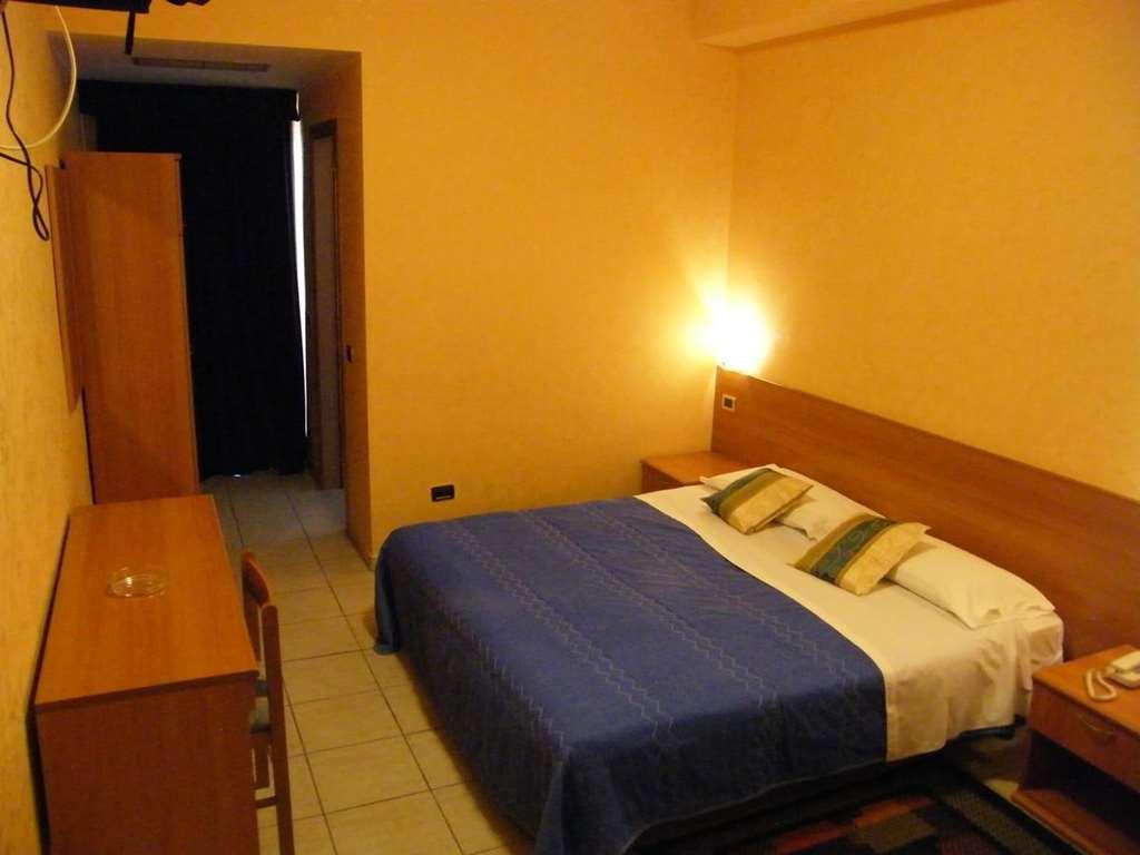 Hotel Residence Memmina Φροζινόνε Δωμάτιο φωτογραφία